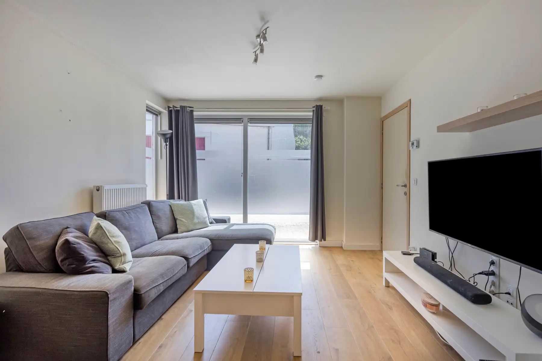 Recente energiezuinige woning met garage en zonnepanelen foto 2