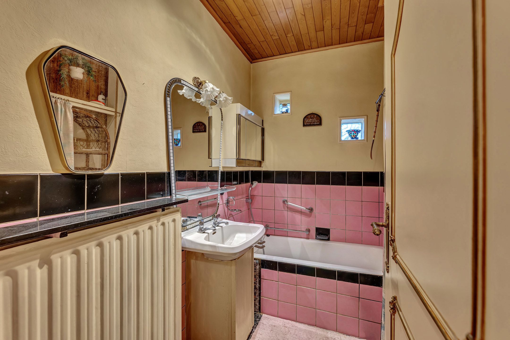 Te renoveren HOB met ruime garages en tuin foto 11