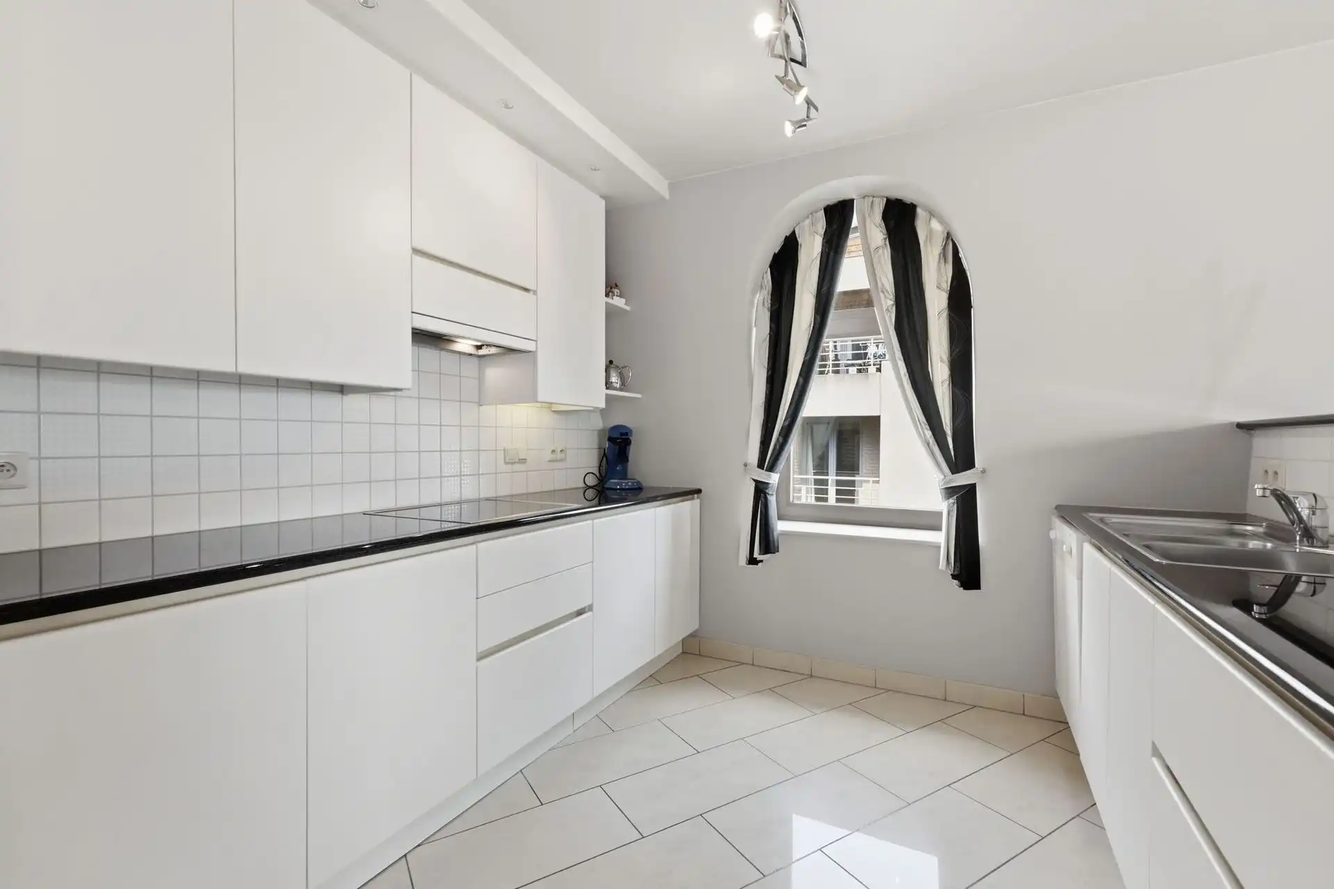 WOONAPPARTEMENT / STAANPLAATS foto 15