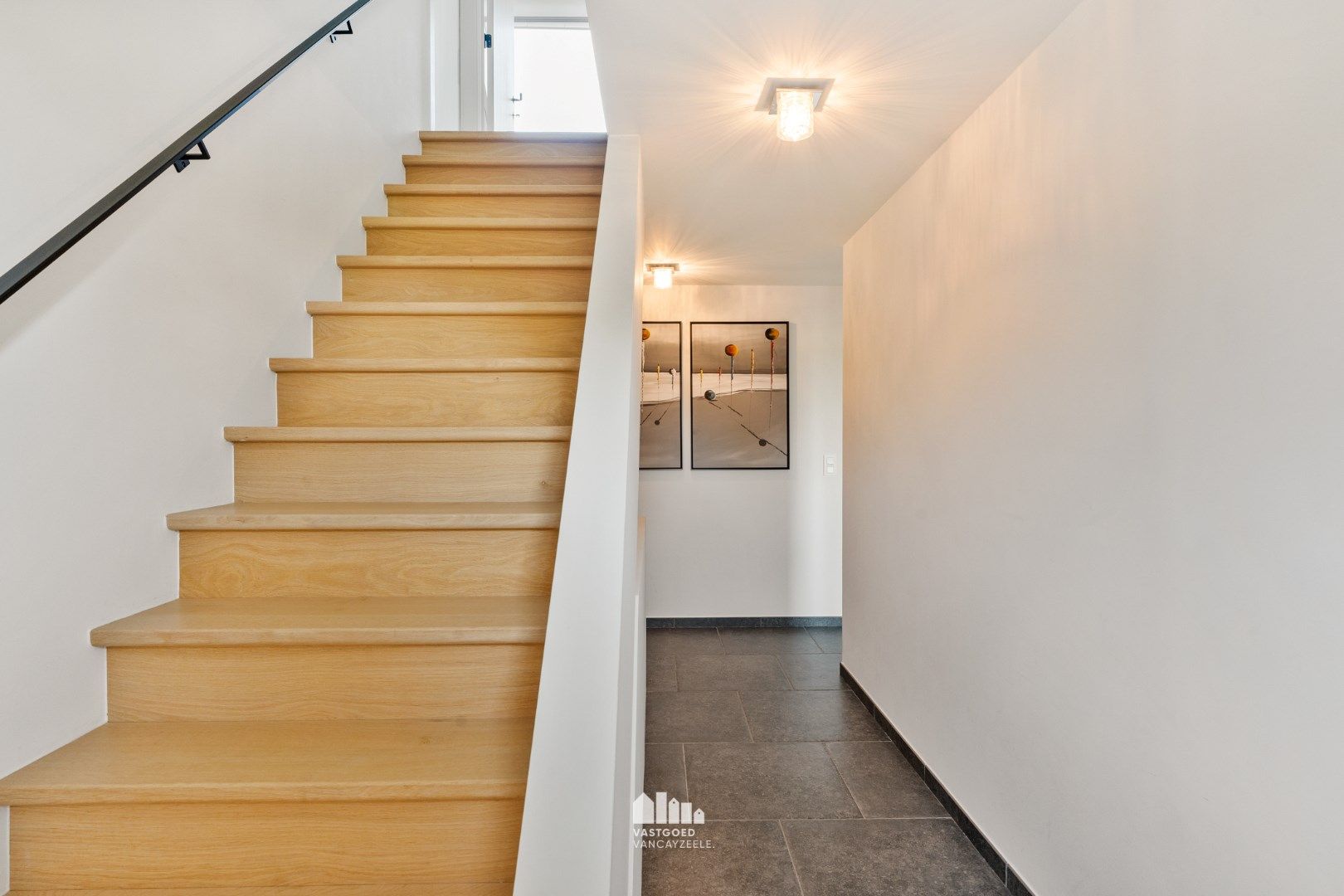 Recente kwalitatief afgewerkte woning met zonnige tuin en garage. foto 12