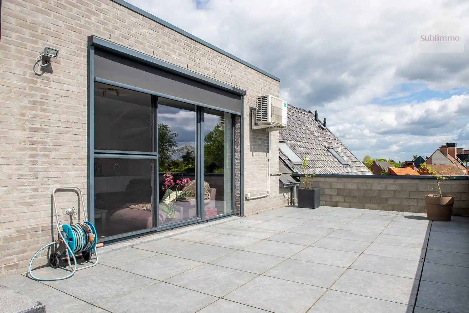 Verzorgd dakappartement met groot terras en dubbele parking foto 14