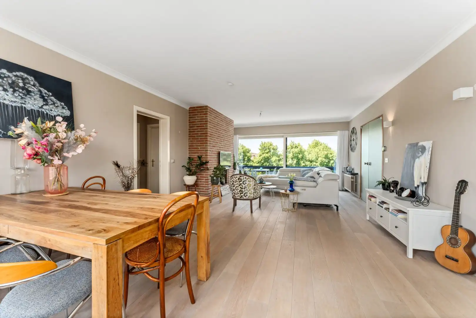 Lichtrijk en instapklaar appartement met garage te Kristus-Koning foto {{pictureIndex}}
