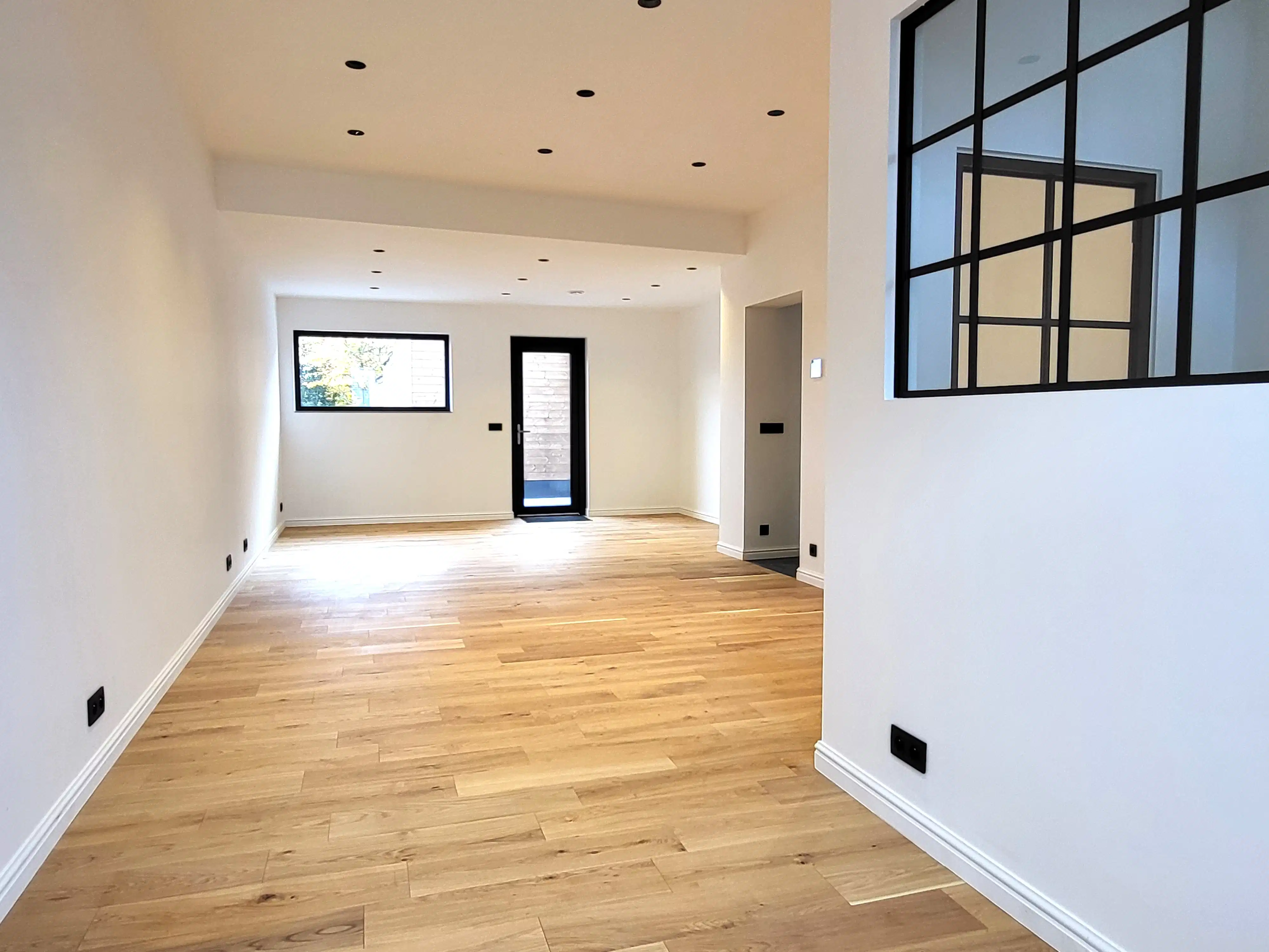 Deze volledig totaal gerenoveerde woning (2024–2025) combineert hedendaags comfort met een hoogwaardige afwerking en biedt maar liefst 5 ruime slaapkamers.  foto 9