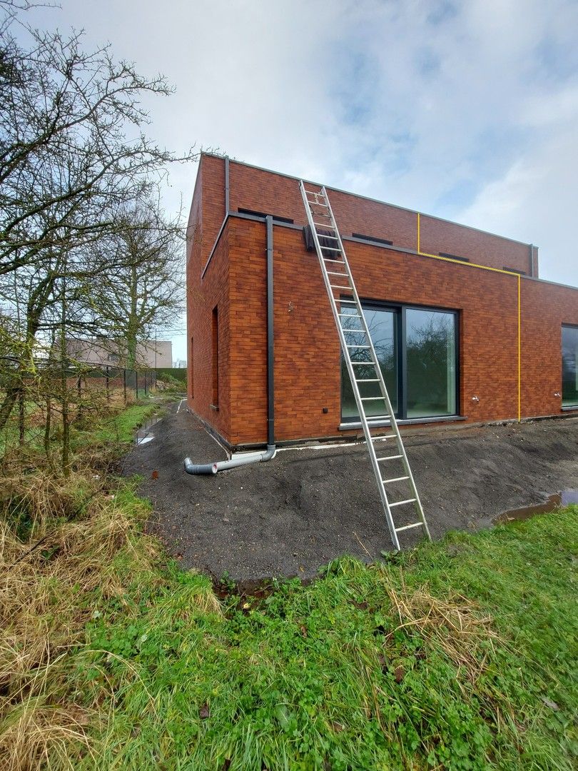 NIEUWBOUW HALFOPEN WONING / 595² / 3 SLPK / GARAGE foto 2