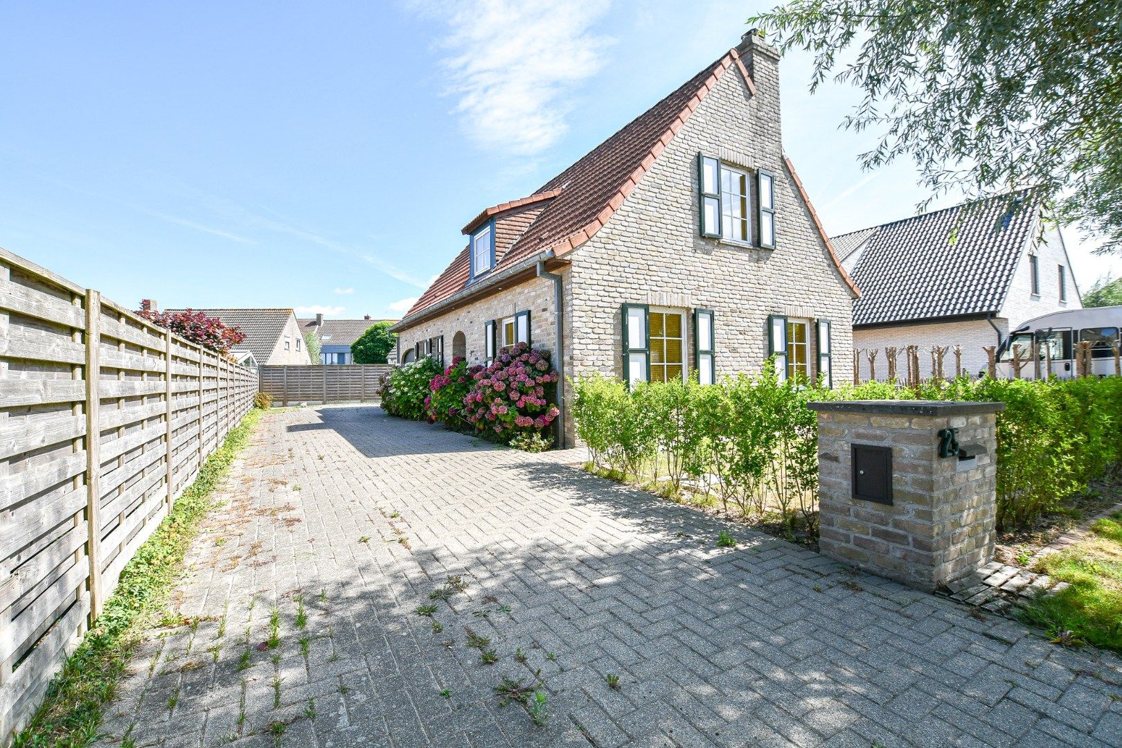 Instapklare villa op een toplocatie in De Haan foto 2