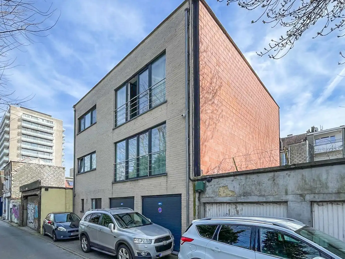RECENTE OPBRENGSTEIGENDOM MET 2 APPARTEMENTEN! foto {{pictureIndex}}