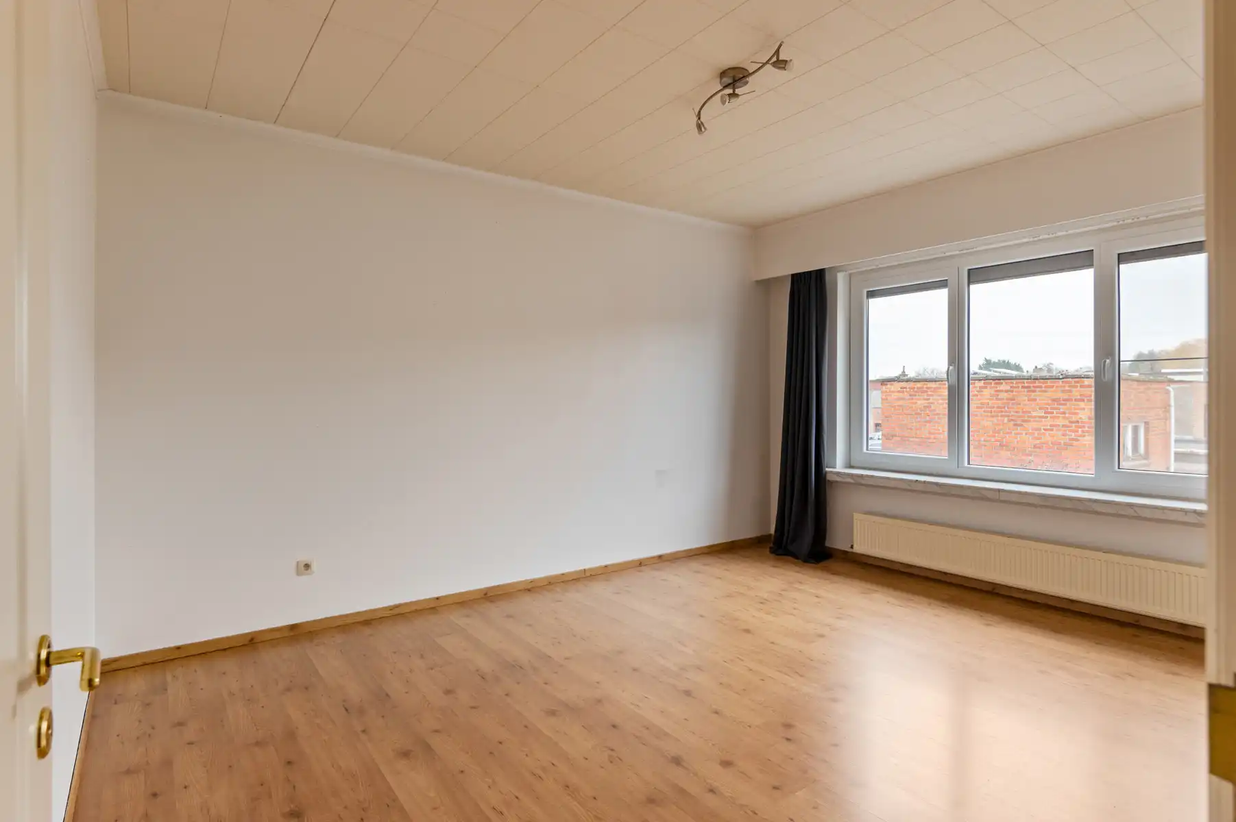 Gelijkvloers handelsruimte met koer én woonst op verdieping foto 23