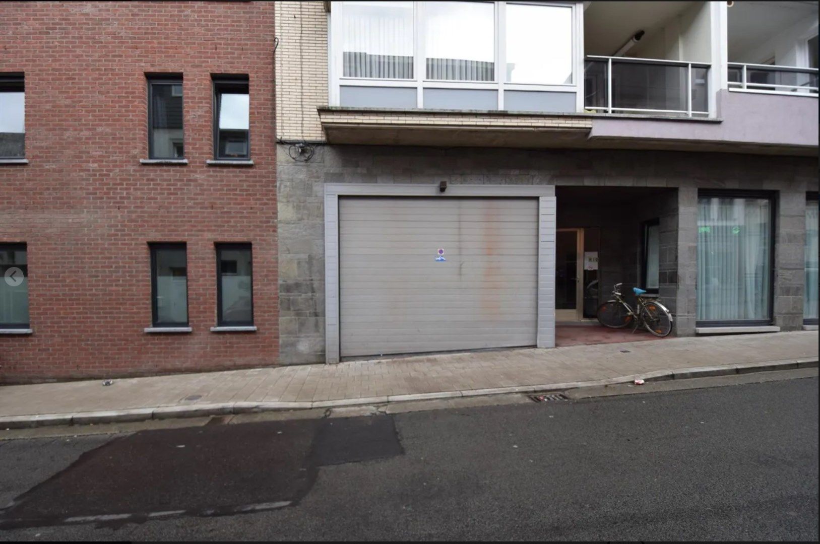 Gesloten garagebox centrum Gent foto {{pictureIndex}}