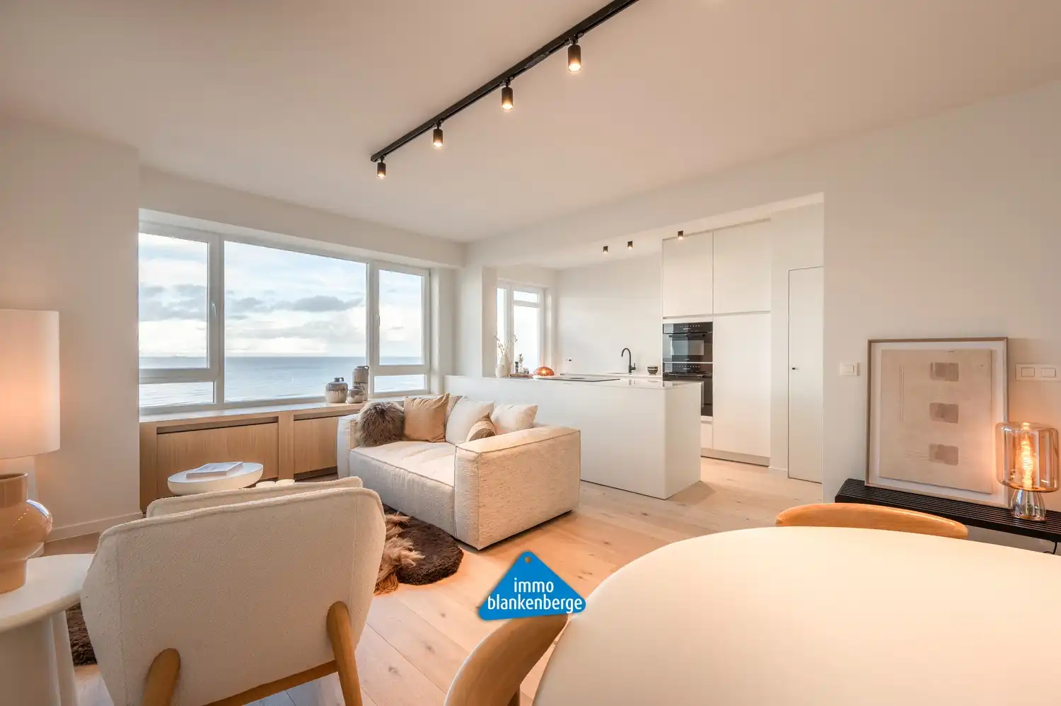 Luxueus appartement met 3 slaapkamers op de Zeedijk in Blankenberge met adembenemend zeezicht foto 2