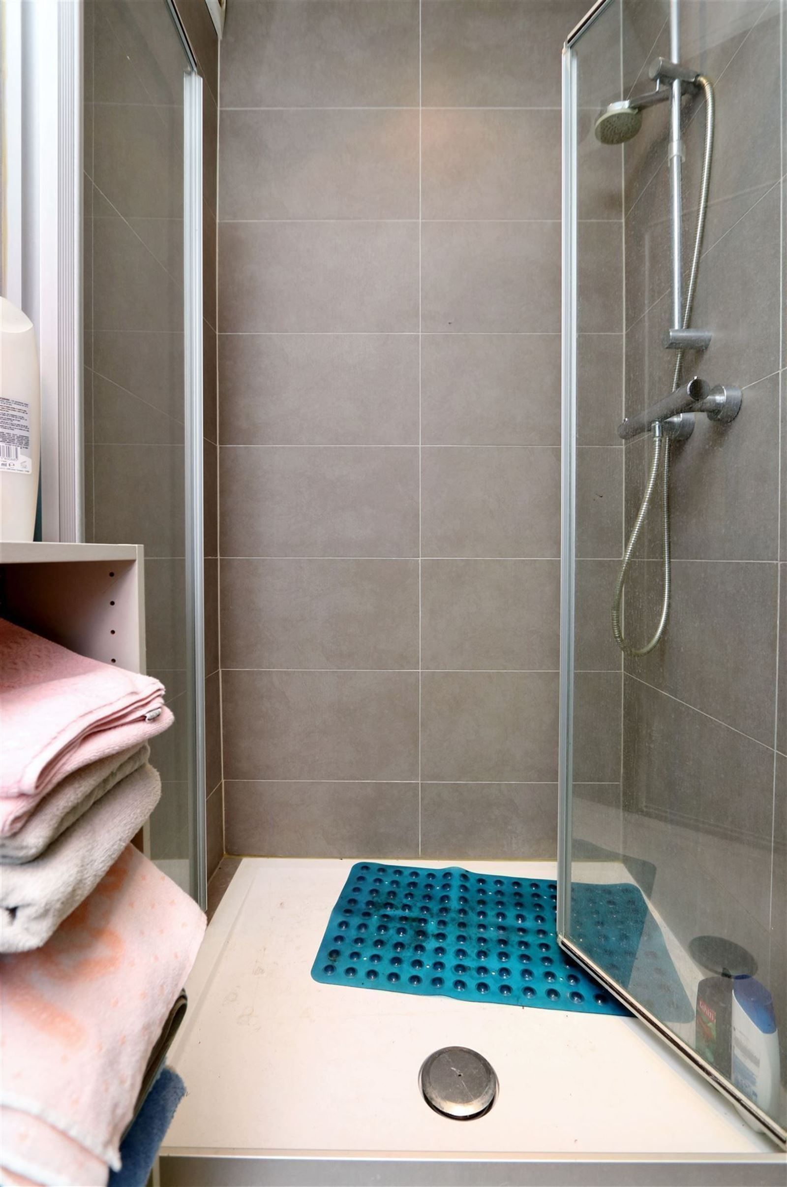 Appartement 4de verdieping ( met lift) met 2 slaapkamers, terras en garage foto 12