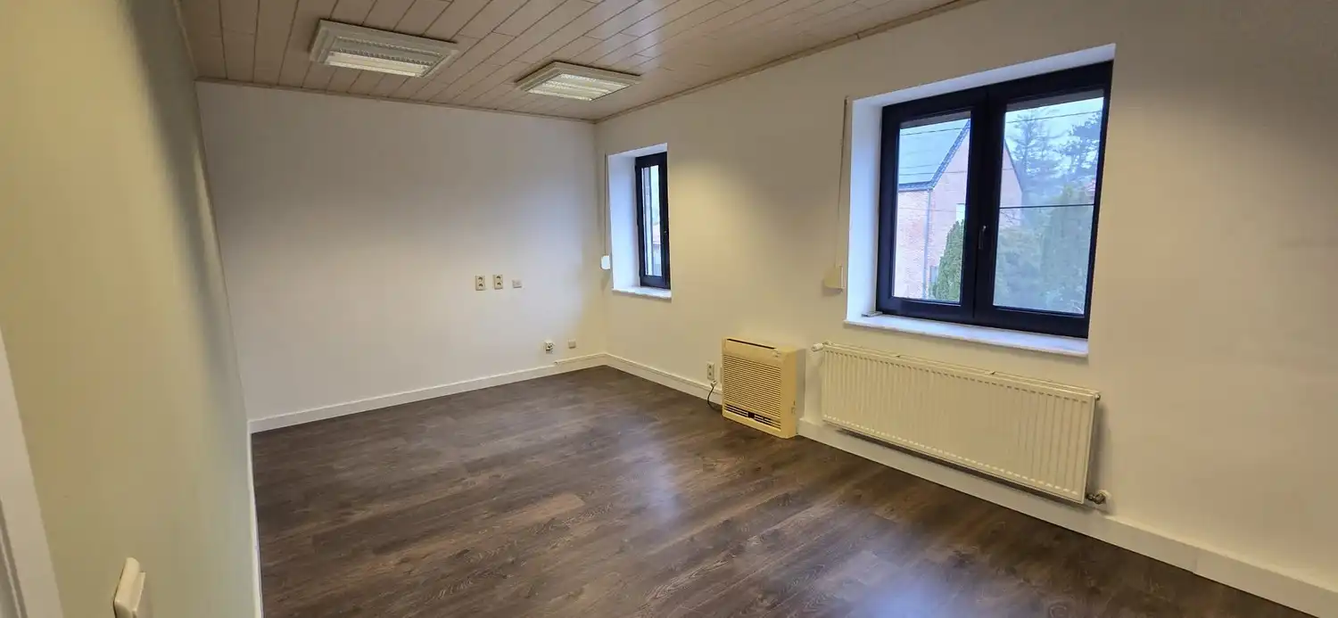 Multifunctioneel gebouw met parking, onmiddellijk beschikbaar! foto 19