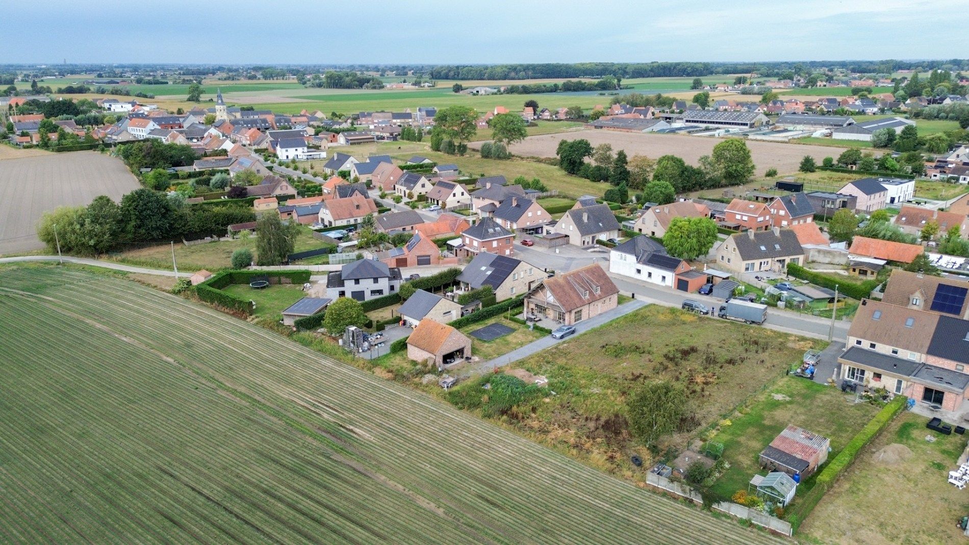 Mooi gelegen perceel bouwgrond voor open bebouwing, 804 m², Bovekerke.  foto 2