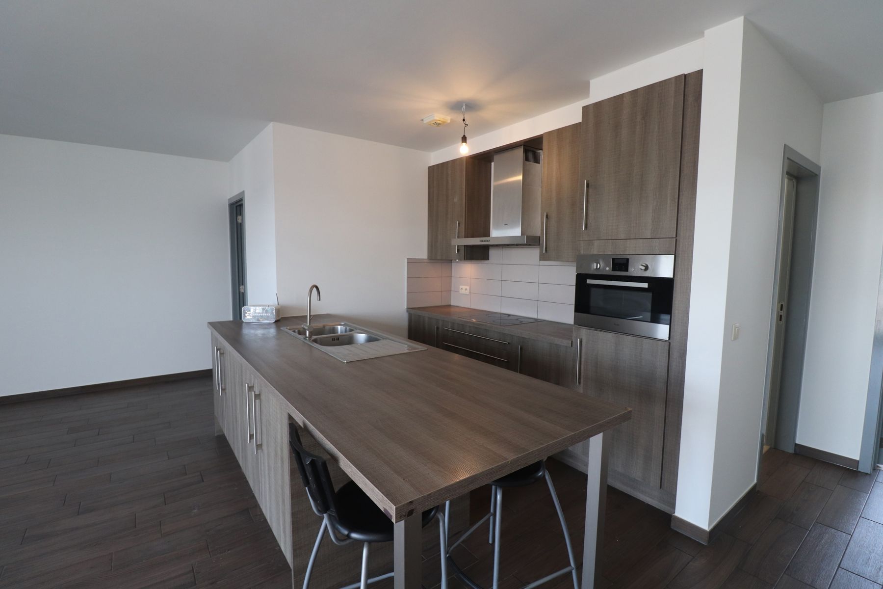 Een appartement op de derde verdieping links met 3 slaapkamers, terras en autostaanplaats. foto 6