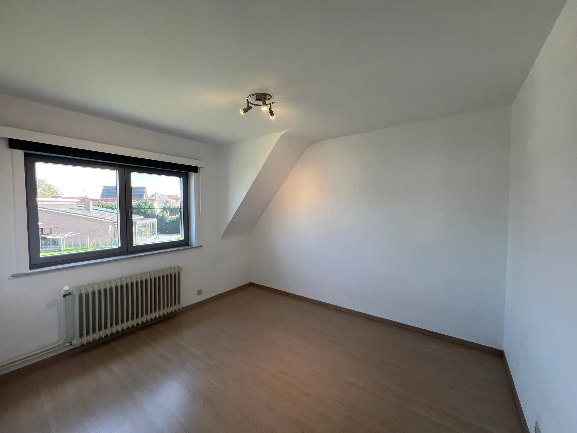 Zeer ruime woning met 4 slaapkamers nabij centrum. foto 14