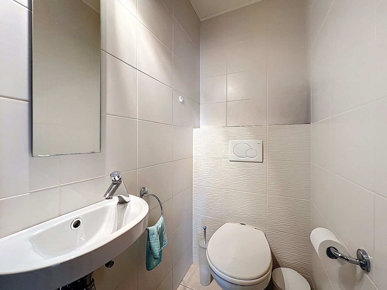 Zuidgericht duplex-dakappartement met veel ruimte op toplocatie in Heist foto 9