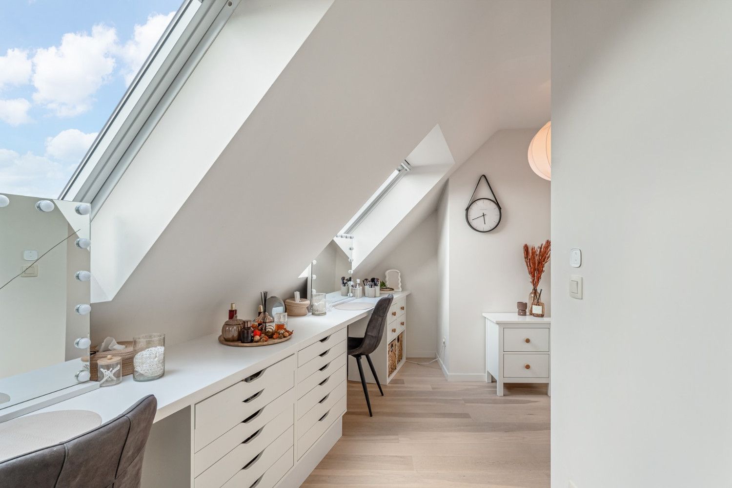 Modern en licht Duplexappartement met 3 slk berging en autostpl foto 24