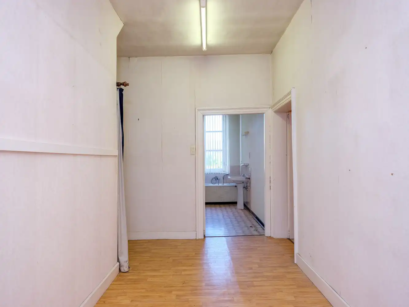 Voor liefhebbers van karaktervolle panden: unieke pastorie in dorpscentrum foto 19