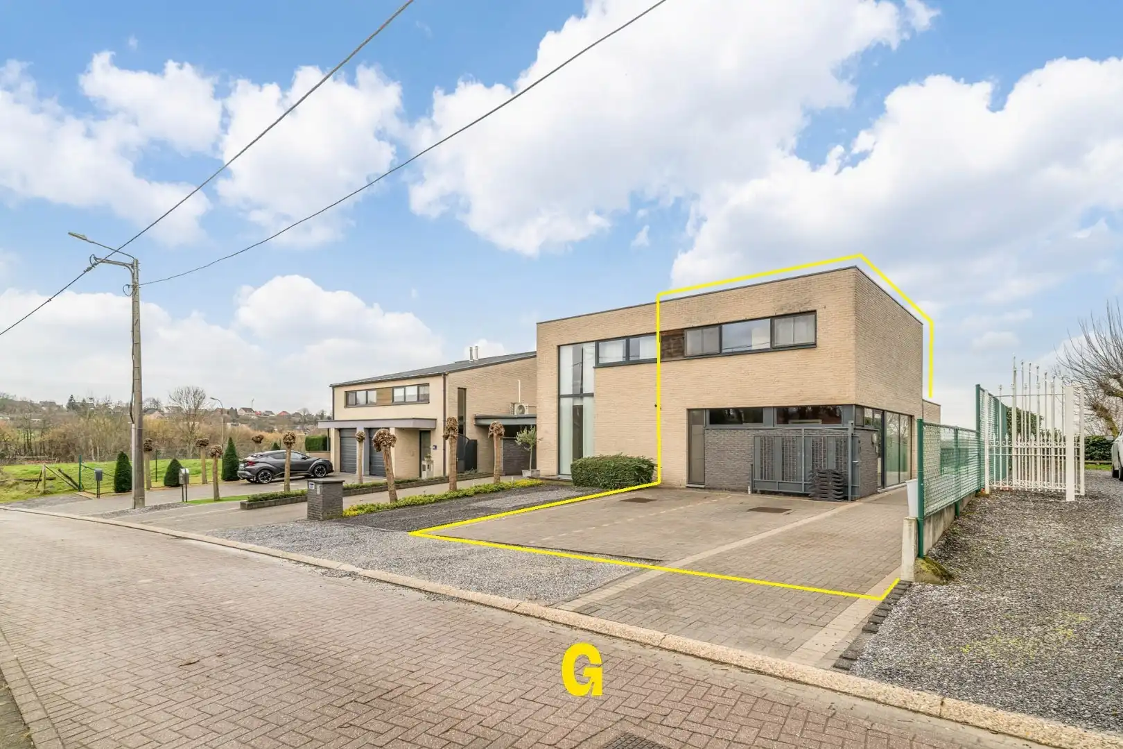 Knappe halfopen woning met zuidwest gerichte tuin met zwembad, rustig gelegen te Kleine Spouwen foto 3