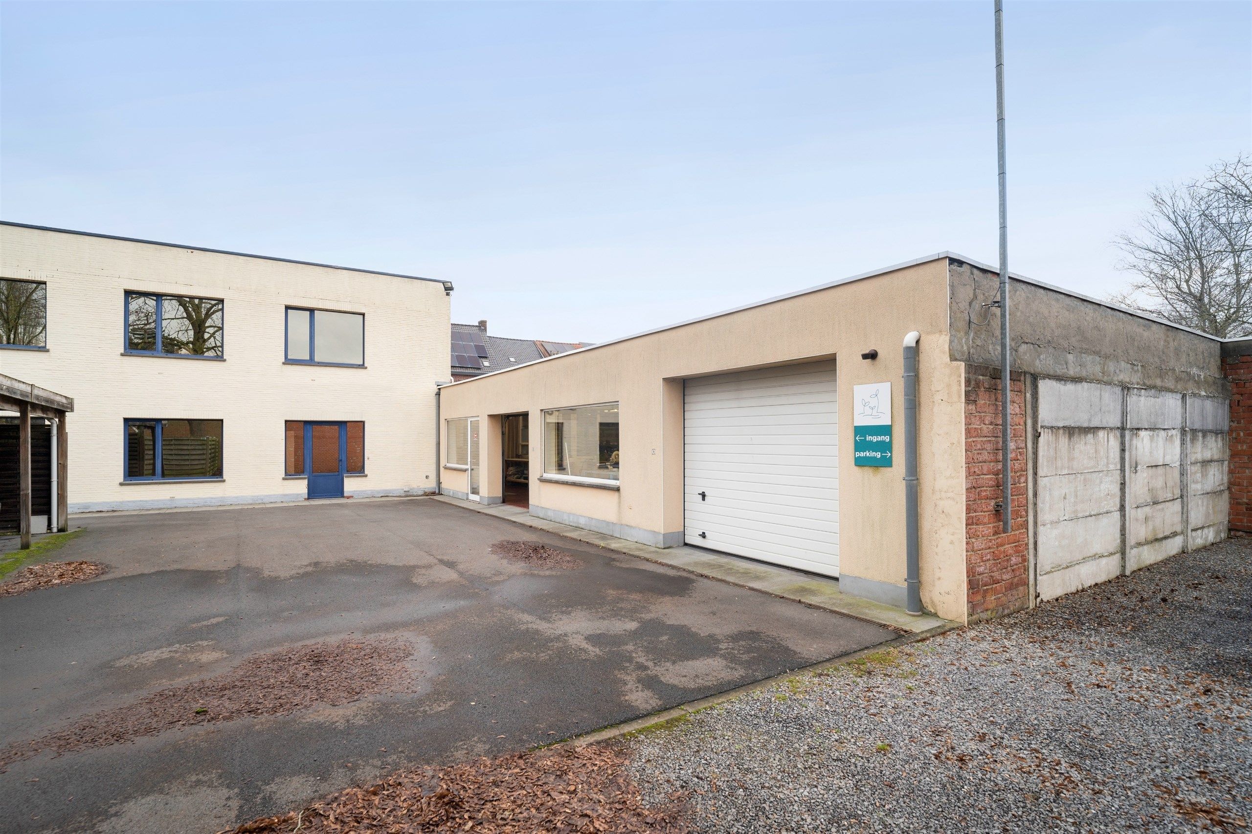 Groot magazijn van 638 m2 met burelen op 1264 m2 foto 2