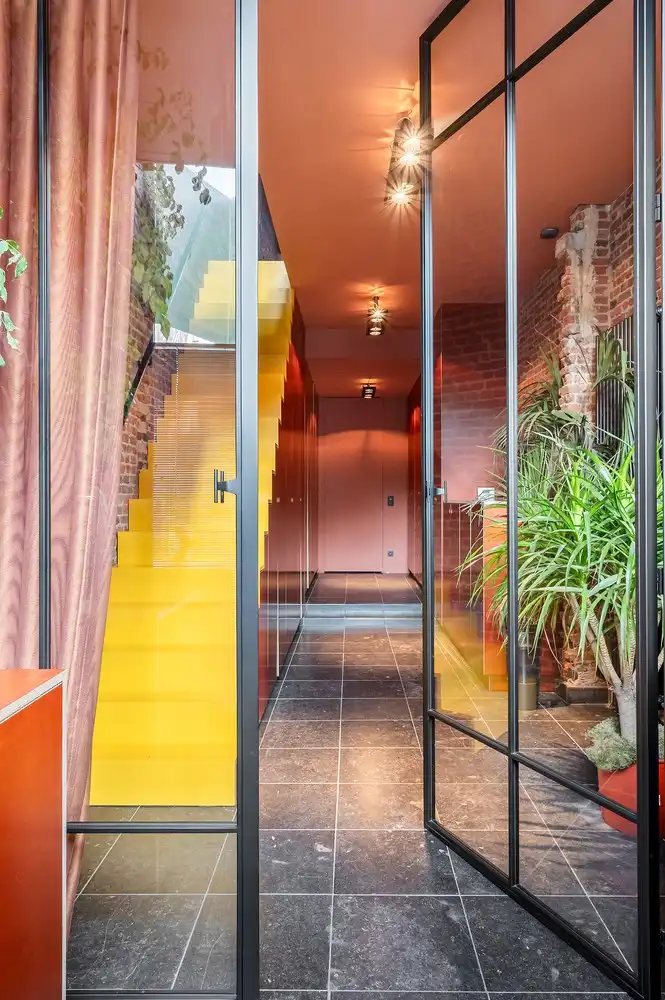 Karaktervolle erfgoedwoning op topligging tegenover de Sint-Gummaruskerk. foto 11