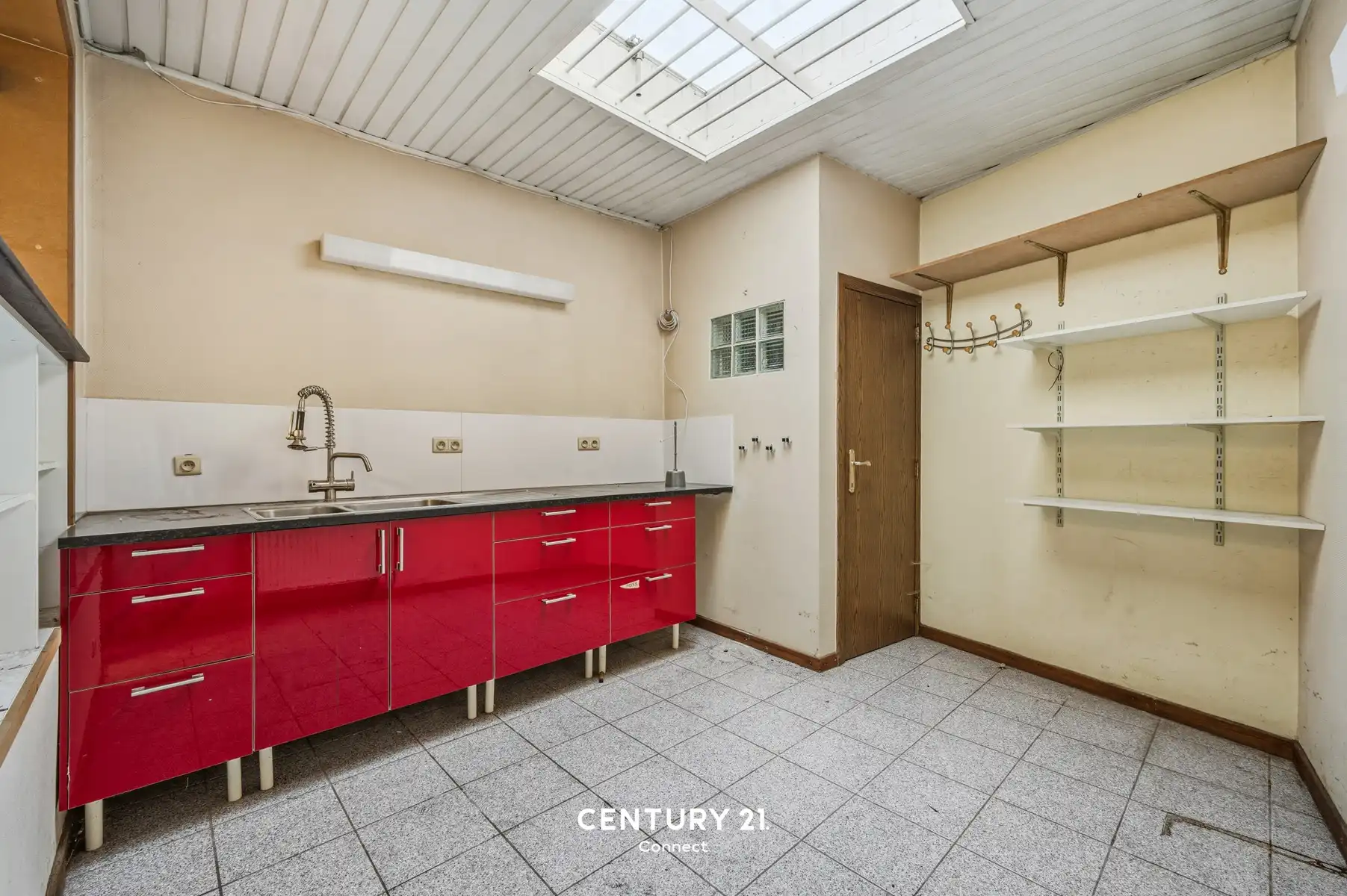 Handelsgelijkvloers met kelderopslagruimte foto 5