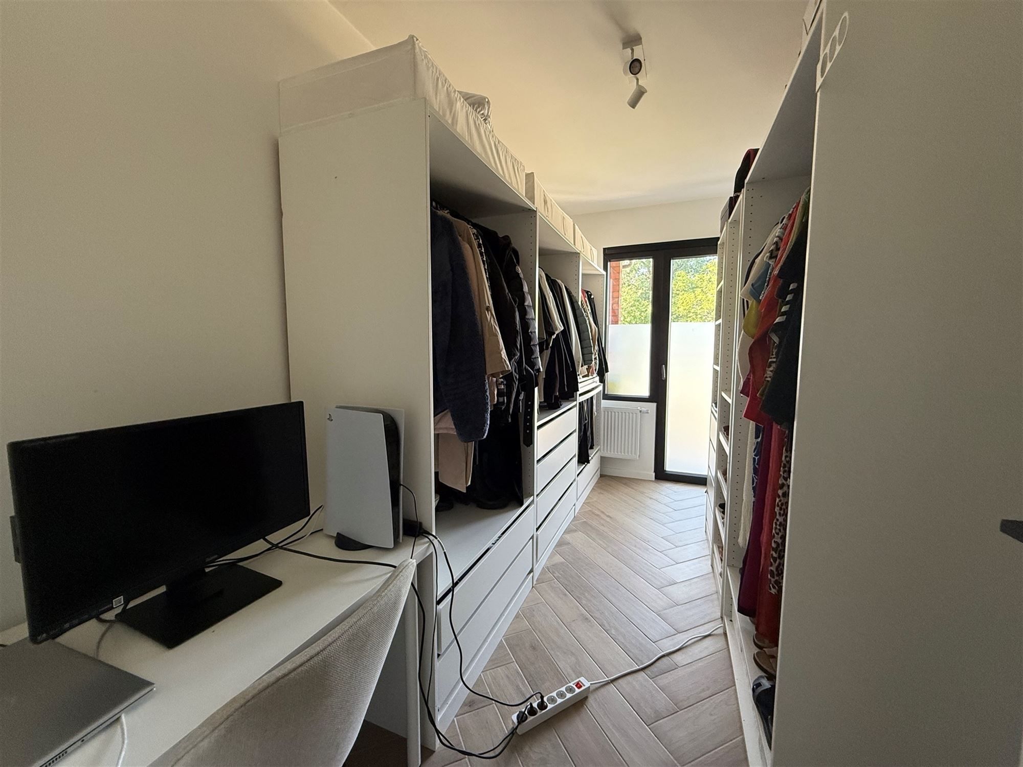 Gerenoveerd 2 slaapkamer app + terras foto 9