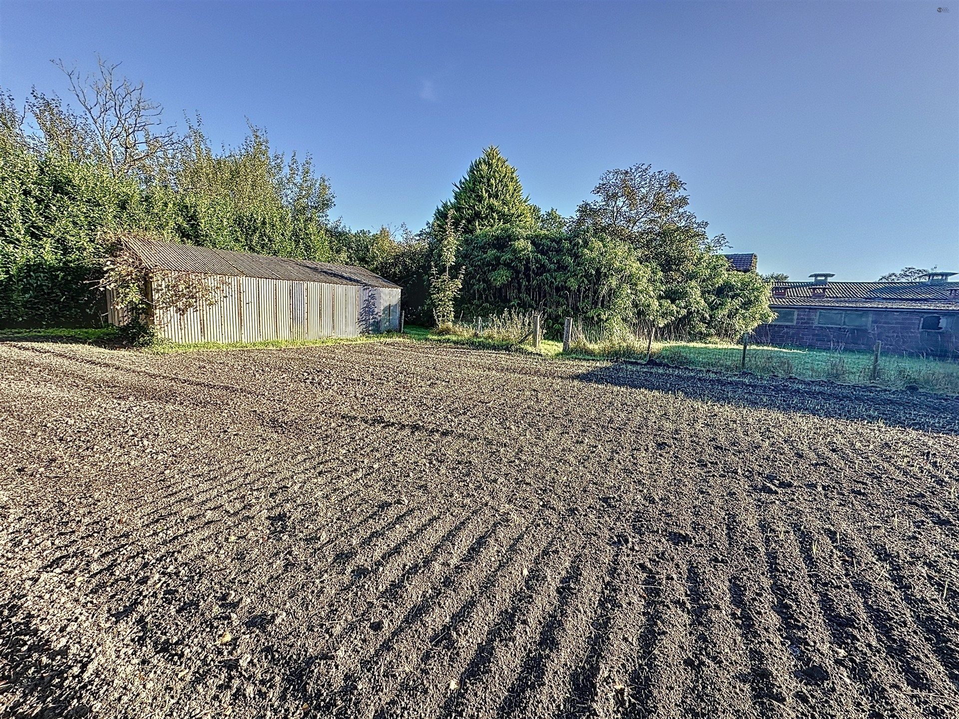 Degelijke woning met garage en grote bijgebouwen op prachtig perceel van 2435m².  foto 22