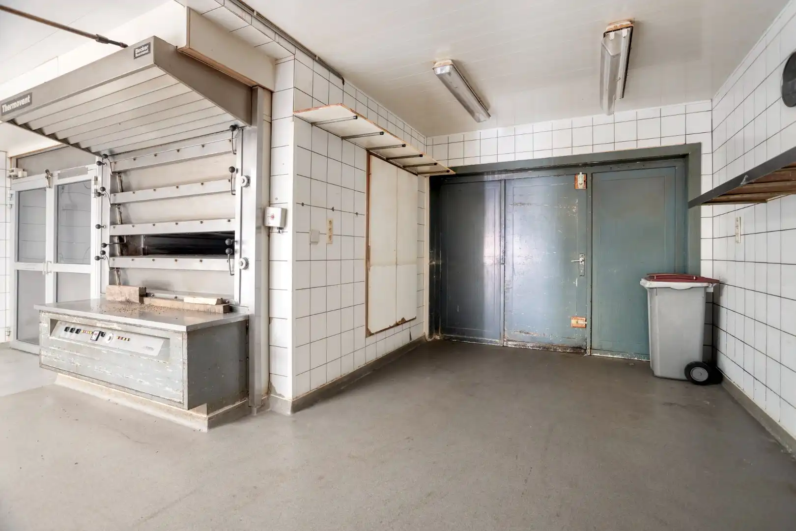 Karaktervol handelshuis met woonst op commerciële locatie in Mol-Gompel !  foto 18