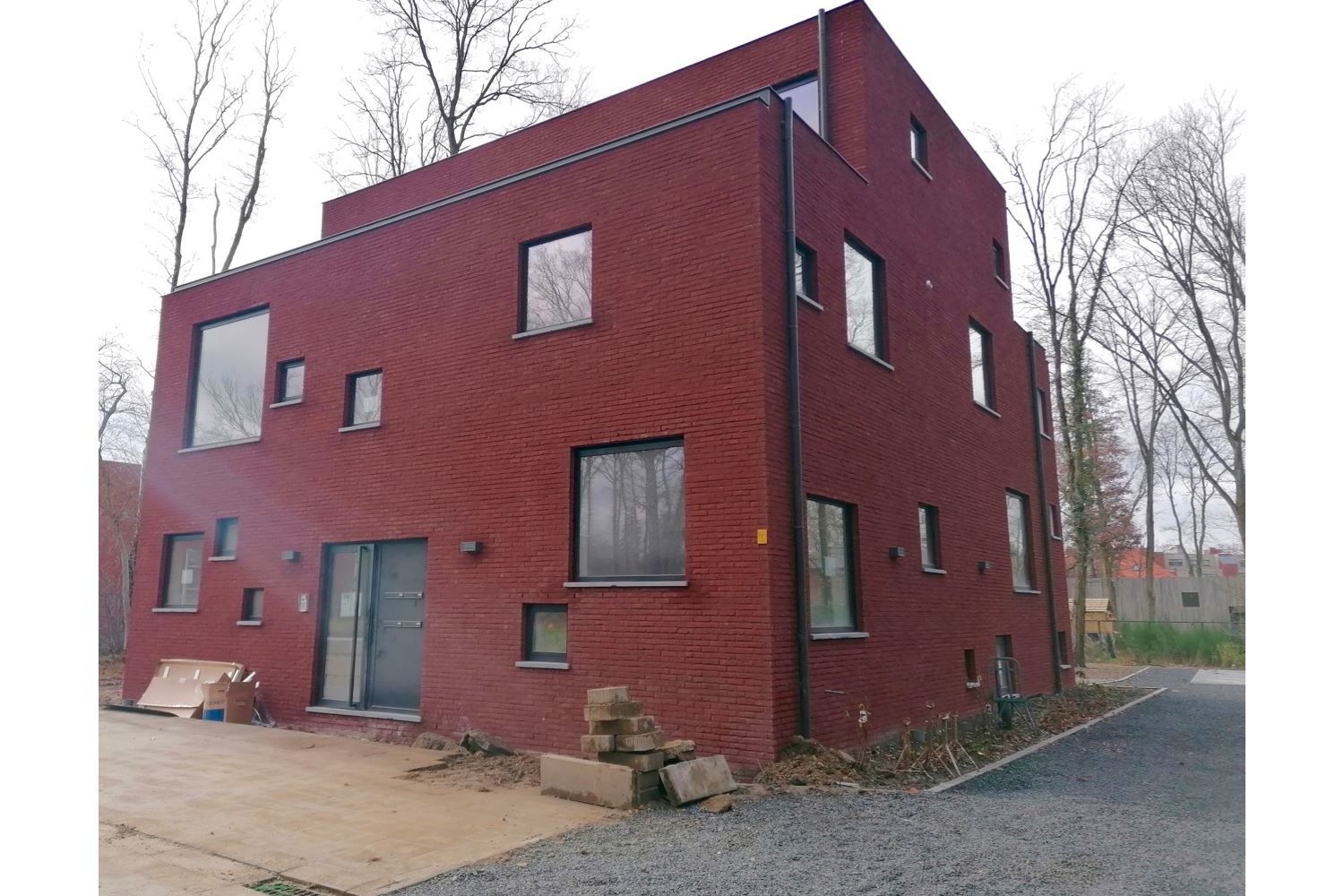 Genk, Busweg 3 bus 11 – Nieuwbouw-duplexappartement met 2 slaapkamers gelegen in een residentiële omgeving op wandelafstand van het centrum. foto 2