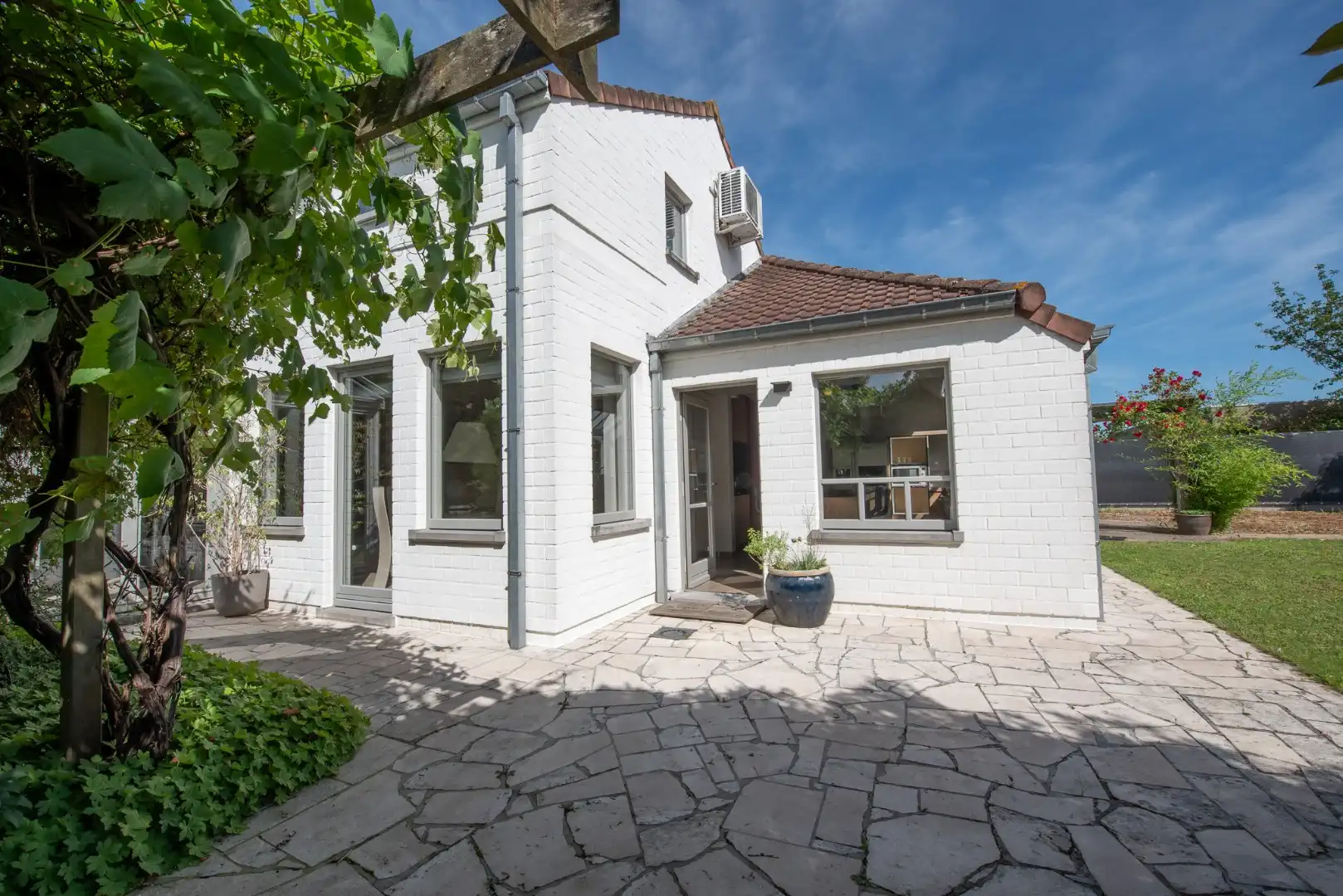 Charmante villa met praktijkruimte op 1023 m² in Zulte foto 21