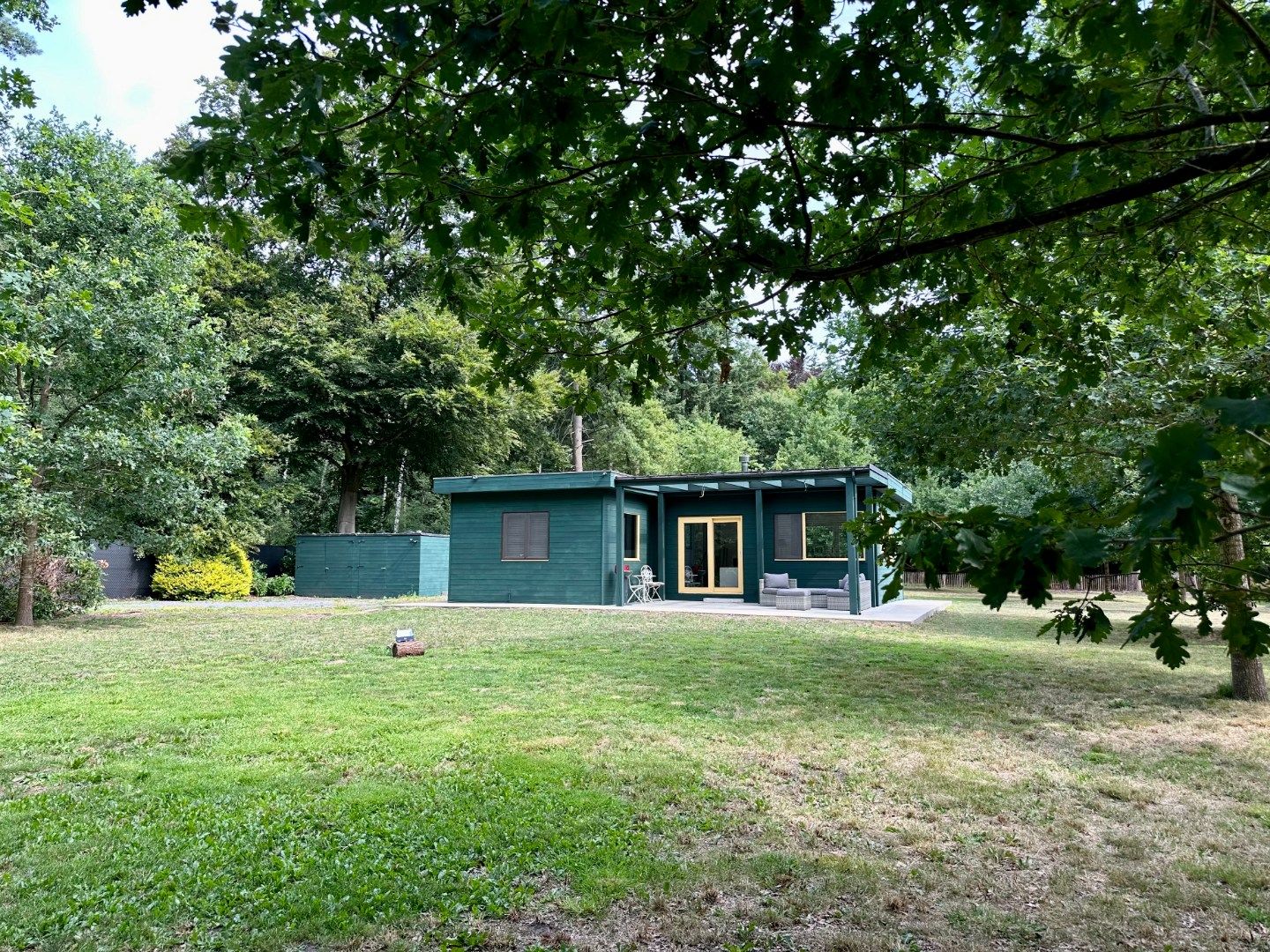 Idyllische vakantiewoning aan de rand van het bos foto {{pictureIndex}}