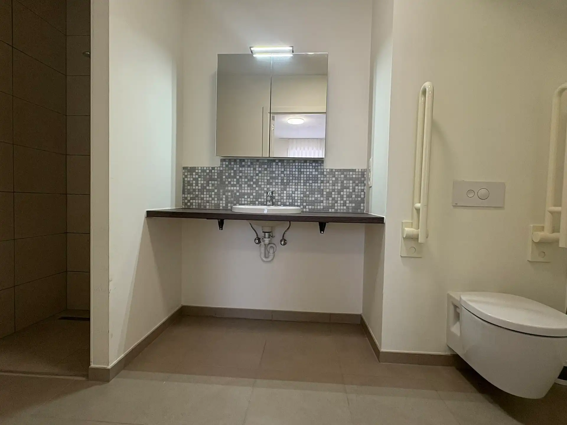 Volledig uitgeruste assistentieflat foto 7