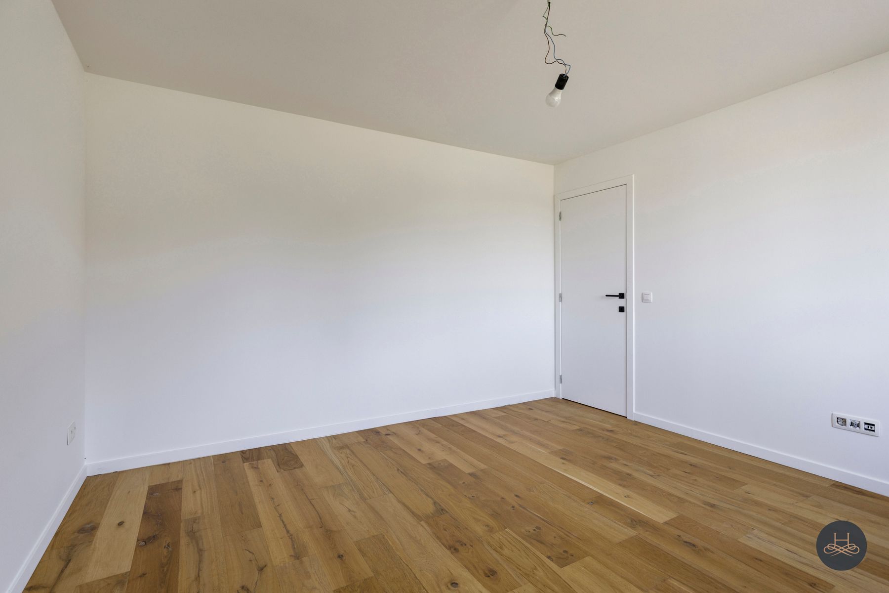 Vernieuwbouwvilla met praktijkruimte in rustige buurt foto 12