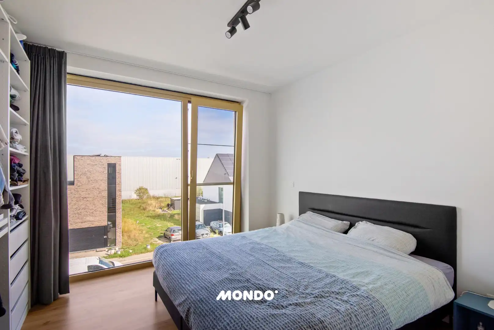 Lichtrijk 2 slaapkamerappartement met ruim terras en open zicht op de vaart foto 10