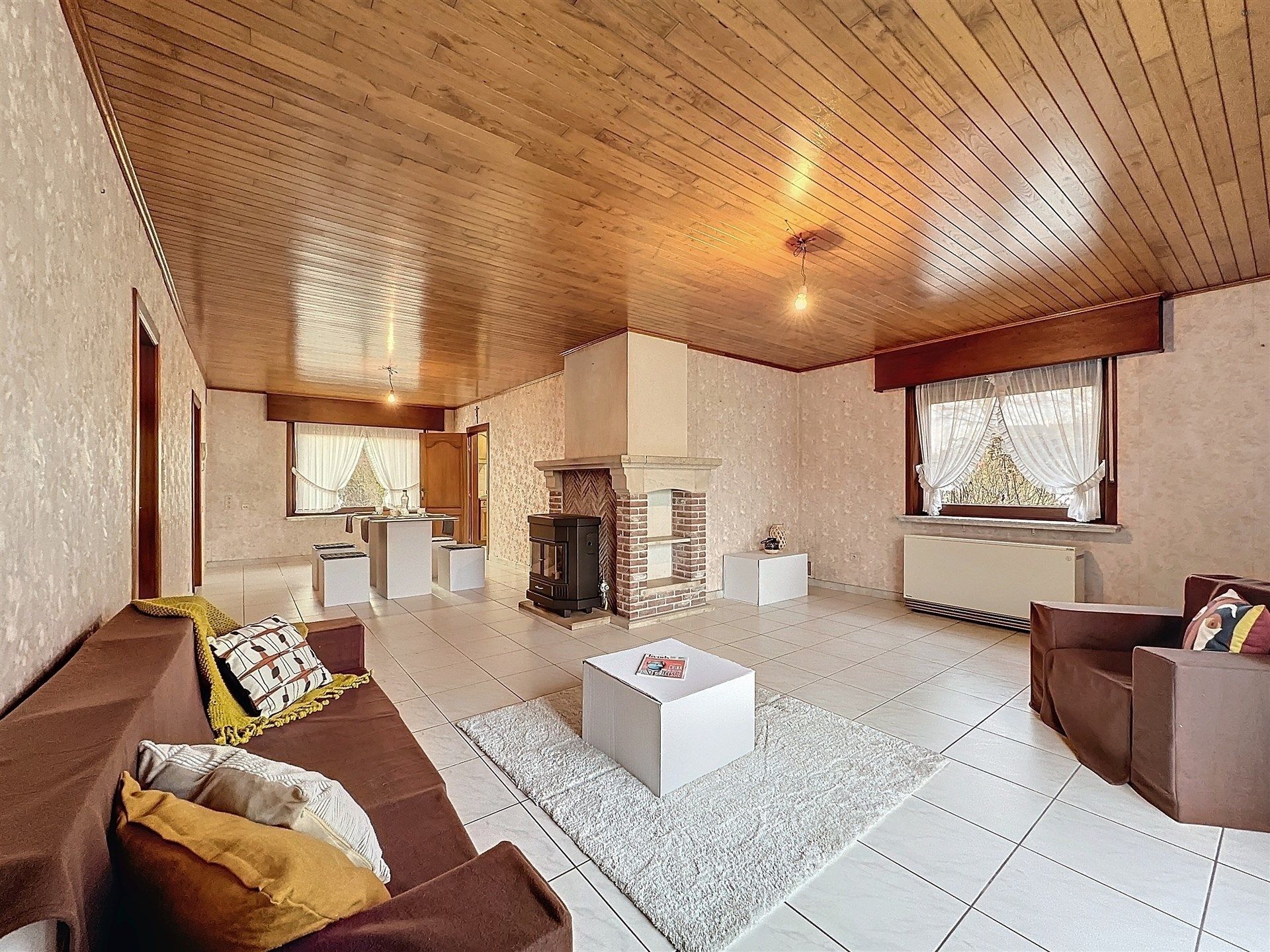 Charmante woning met garage en bijgebouwen op prachtig perceel van 2435m².  foto 3