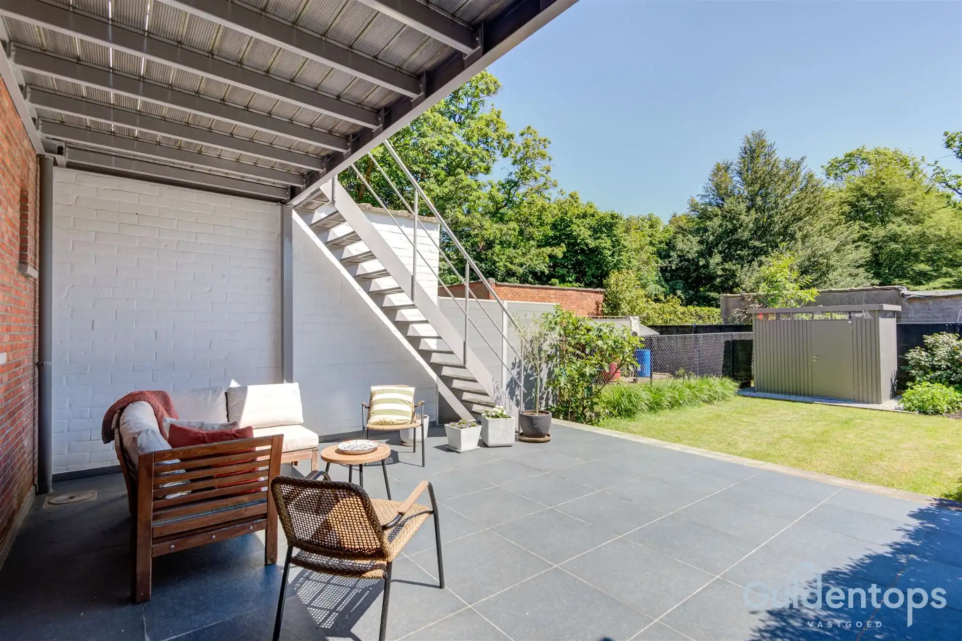 Knappe woning op topligging naast park foto 22