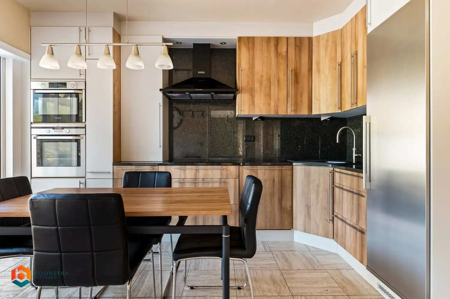 Gelijkvloerse woning met 3 slpkrs en prachtige tuin foto 12