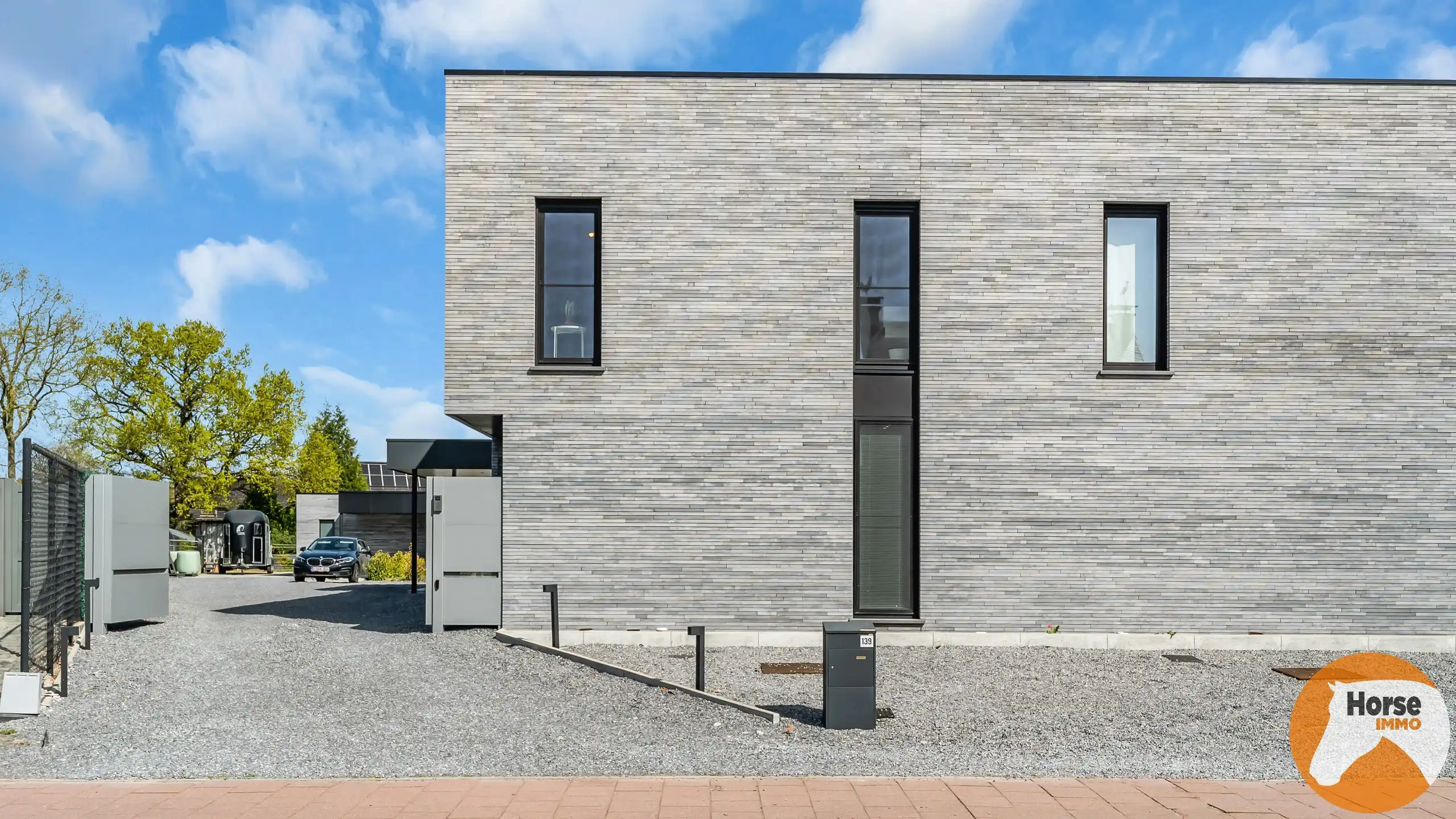 LAAKDAL-Moderne BEN-woning met paardenfaciliteit op 24,5are foto 3