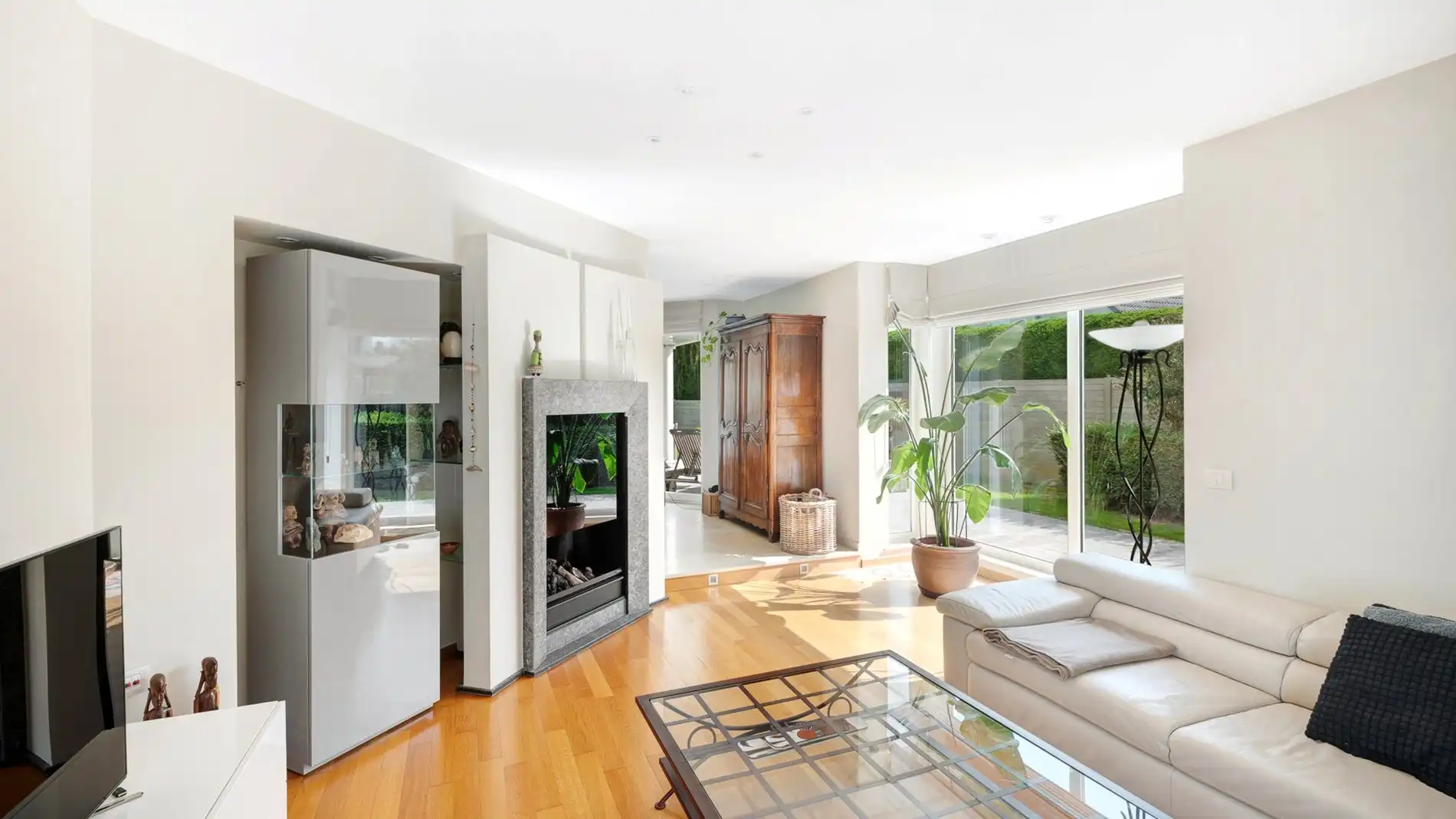 Rustig gelegen villa met open zichten op 1362 m² grond foto 14