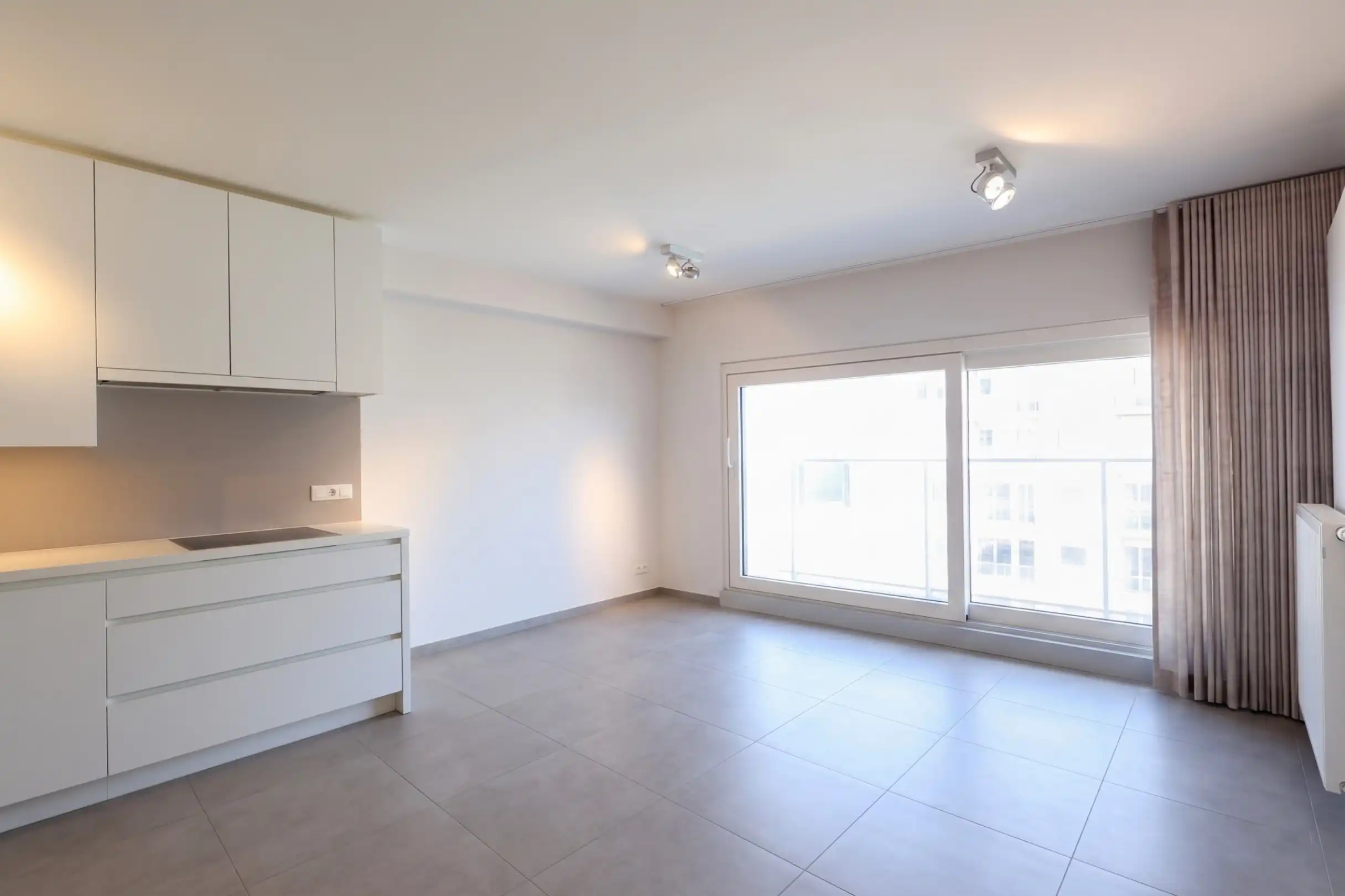 Instapklaar appartement met terras op toplocatie! foto 7