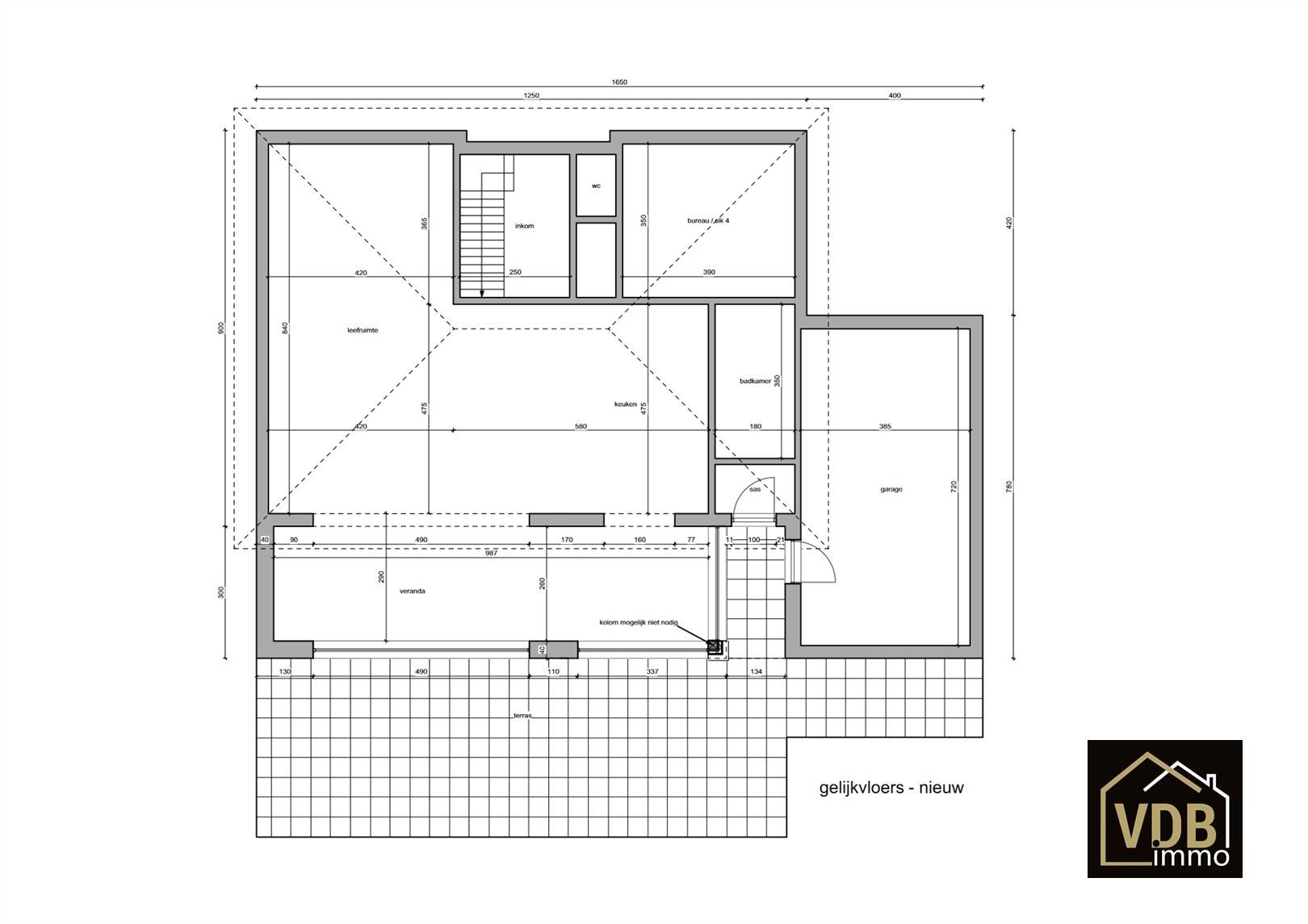 VILLA MET 4 - 5 SLAAPKAMERS - 2 BADKAMERS - 3 TOILETTEN - GARAGE - KELDER EN ZOLDER foto 4