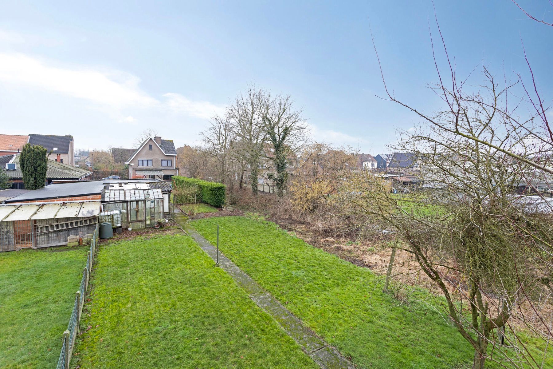 Gezinswoning met 3 slpk, grote tuin, garage en staanplaatsen foto 24