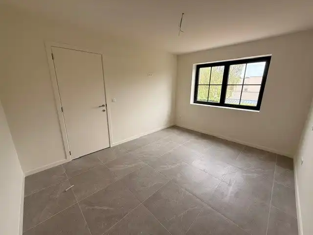 Halfopen nieuwbouwwoning met 4 slaapkamers gelegen te Opitter. foto 10