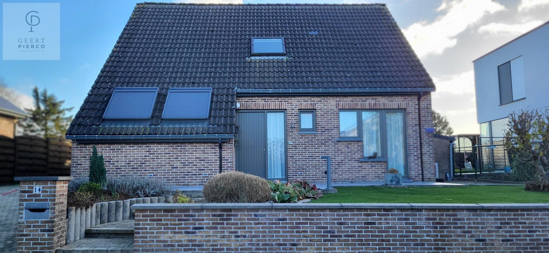 prachtig onderhouden villa foto {{pictureIndex}}