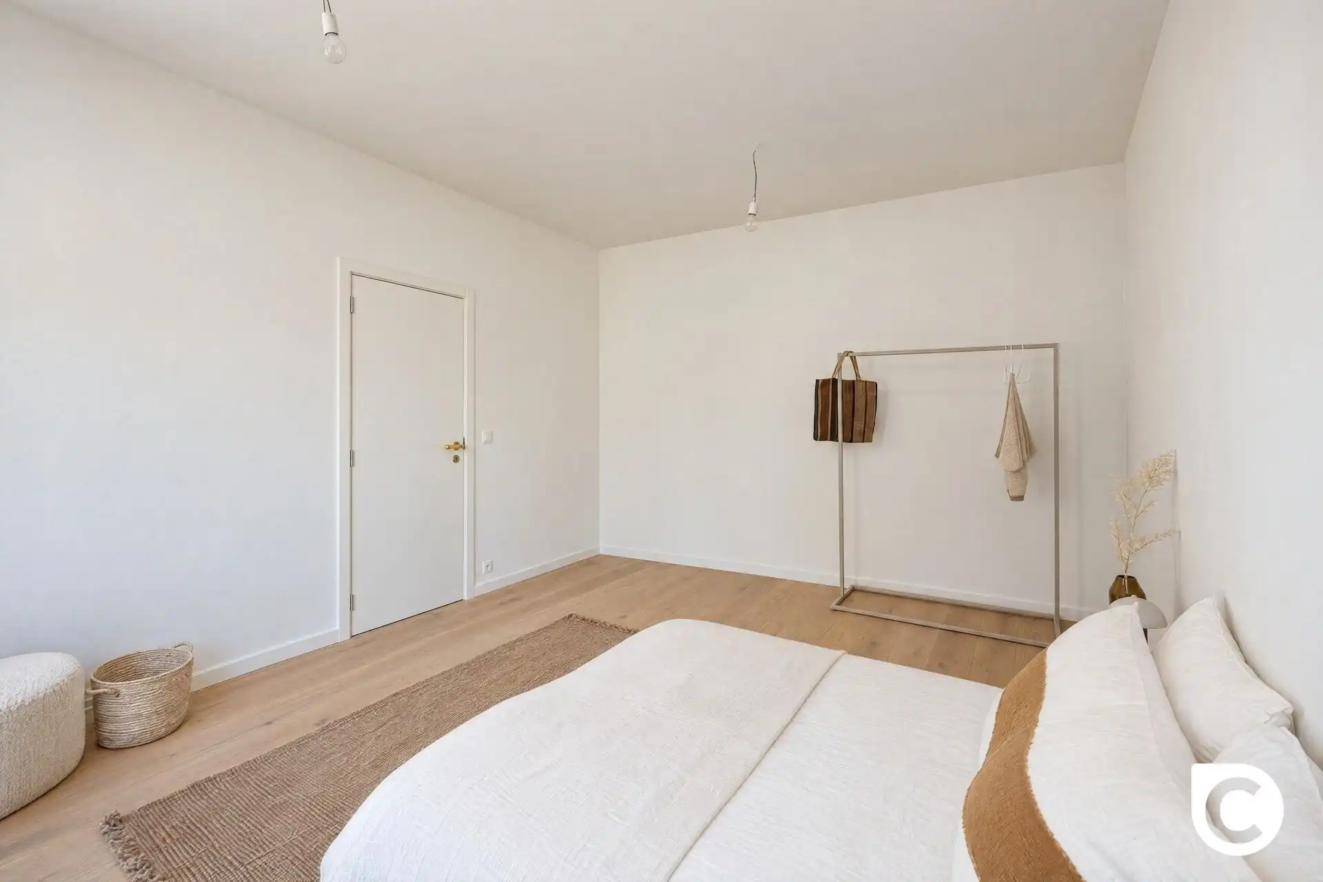Hoogwaardig gerenoveerd 2 slpk app met terras foto 11