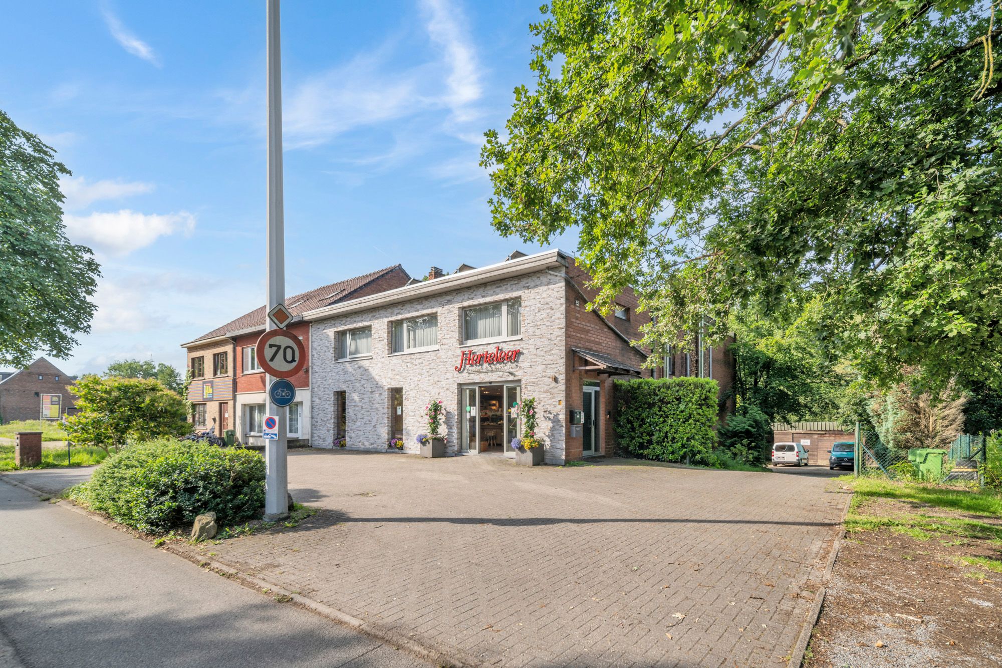 Succesvolle natuurbakkerij en delicatessenzaak te Genk foto 2