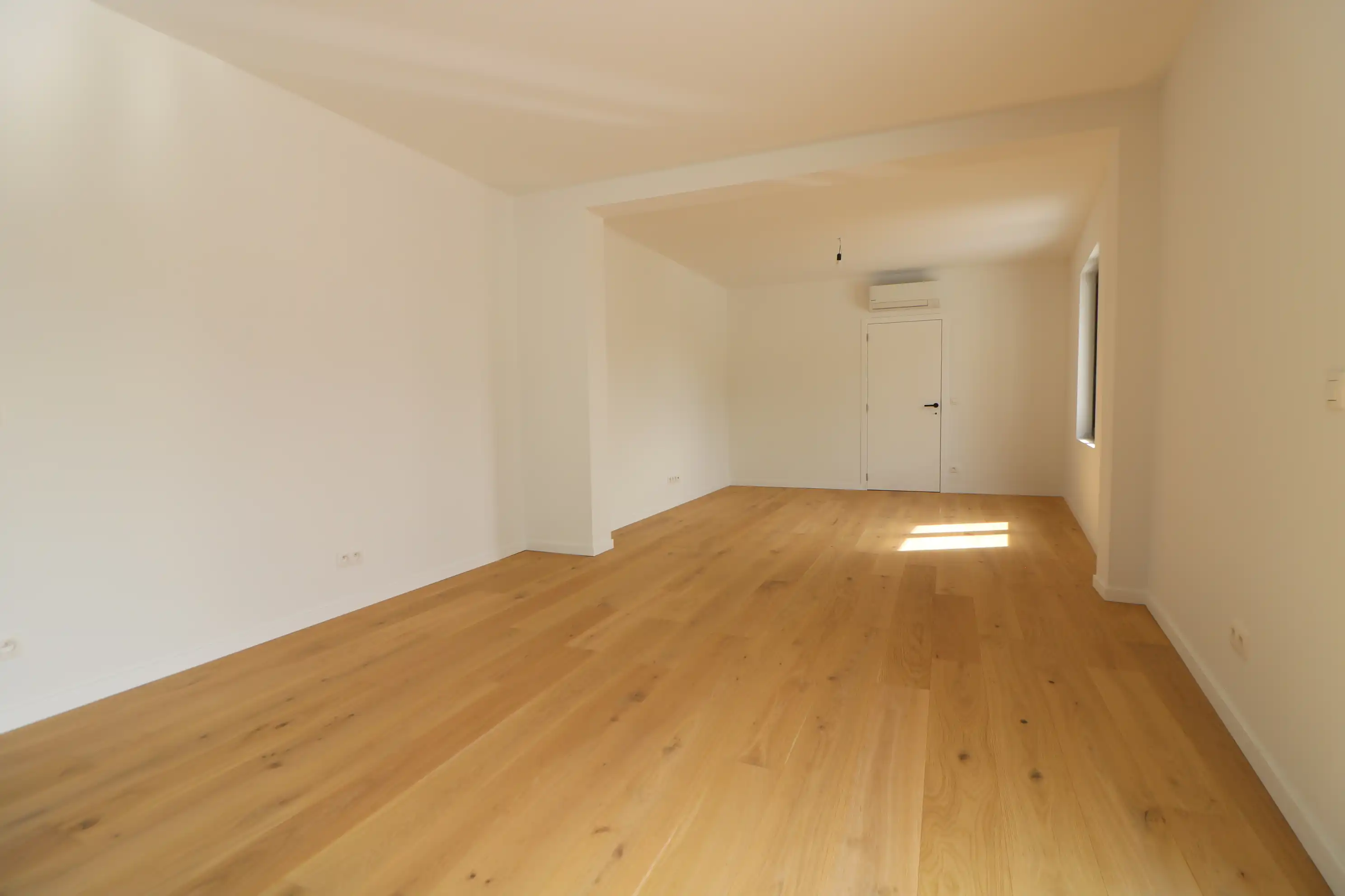 Volledig gerenoveerd appartement met 2 slaapkamers (110 m²) foto 5