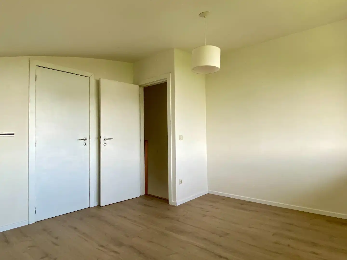 Duplex appartement te koop in Sint-Kruis op 3de verdieping!  foto 6