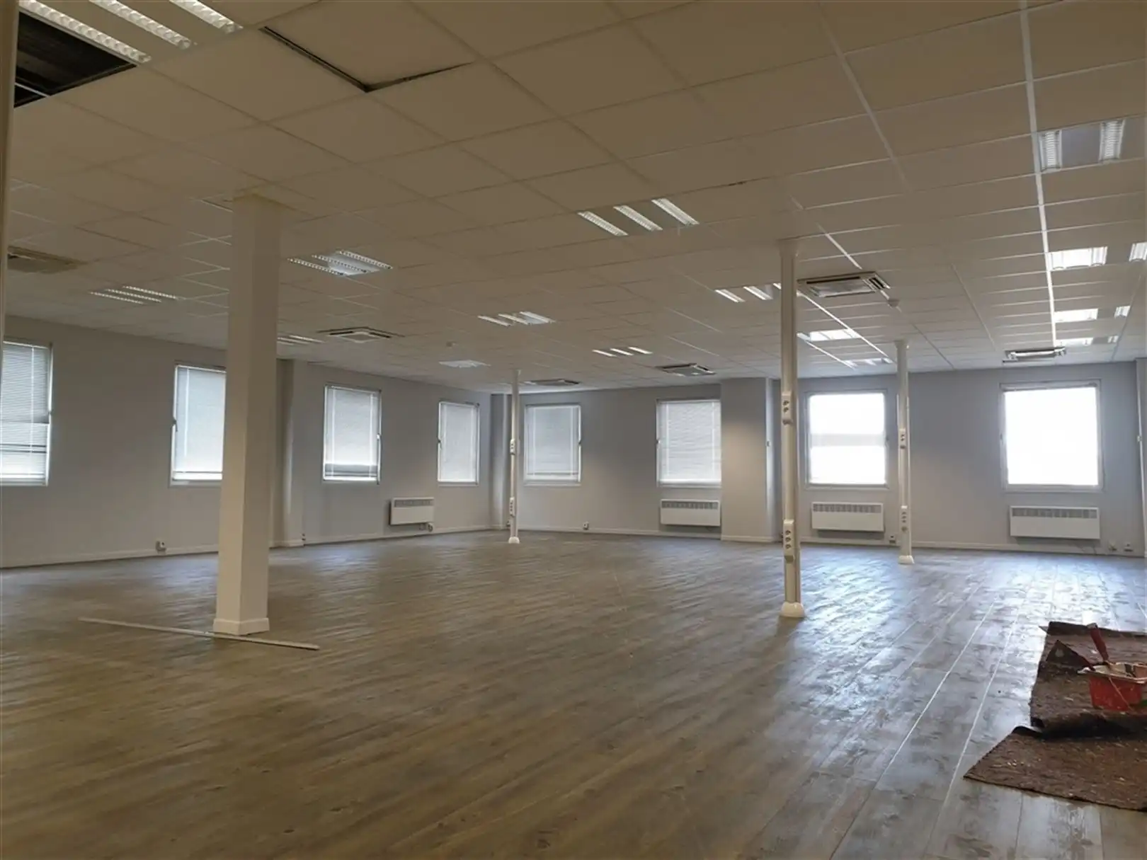 Budgetvriendelijke kantoren langs E40 in Drongen foto 4