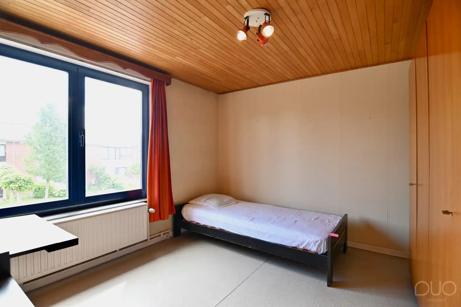 Ruime halfopen gezinswoning met prachtige westgerichte tuin foto 13